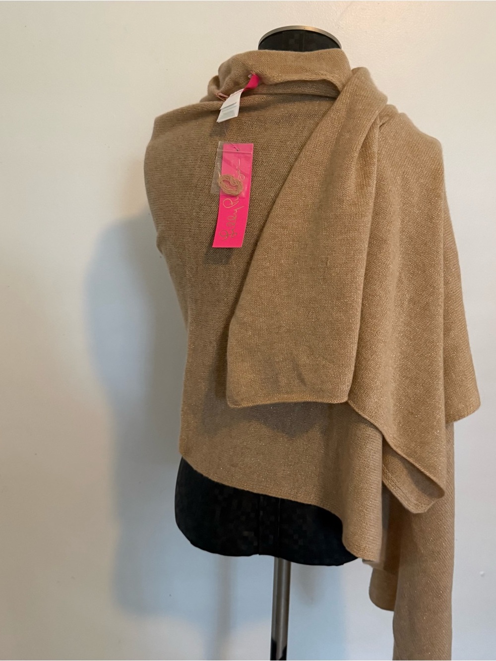 Lilly Pulitzer Lanelle Cashmere Wrap in Heathered Rattan Metallic - Picture 4 of 13